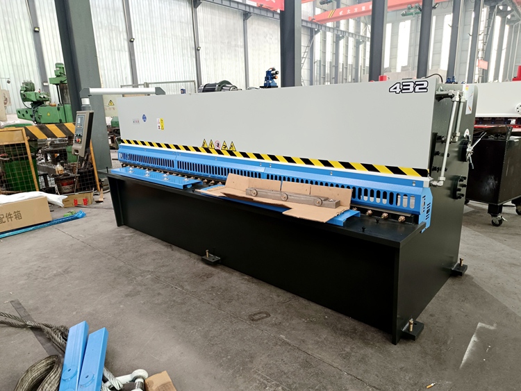 swing beam Shearing machine